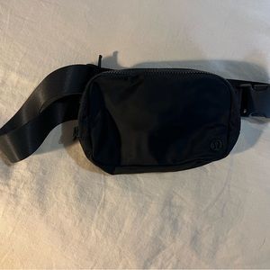 Lululemon Everywhere Belt Bag -Black